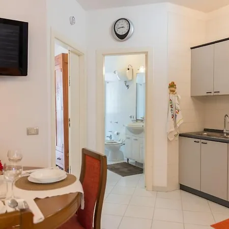 Center - Steps From The Apartamento Otranto