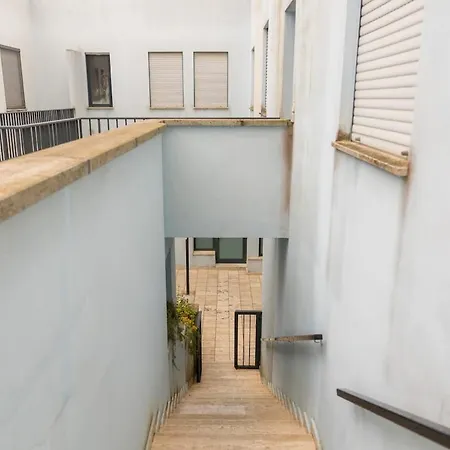Center - Steps From The Otranto