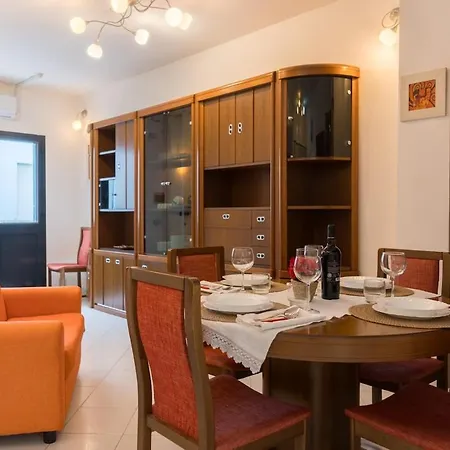 Apartamento Center - Steps From The